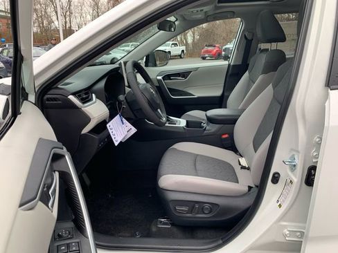 New 2025 Toyota RAV4 XLE image 28