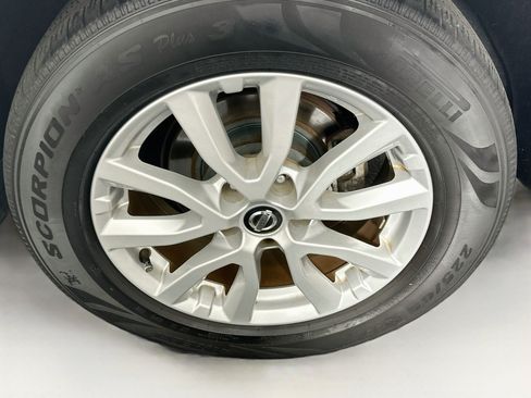 Used 2019 Nissan Rogue SV FWD image 11