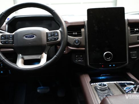 Used 2023 Ford Expedition Limited image 9