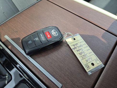 Used 2023 Toyota Tundra Capstone image 30