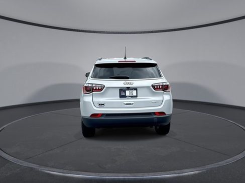 Used 2025 Jeep Compass Latitude image 7