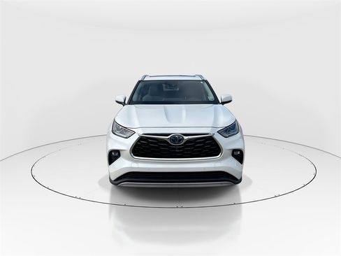 Used 2020 Toyota Highlander Limited Platinum image 3