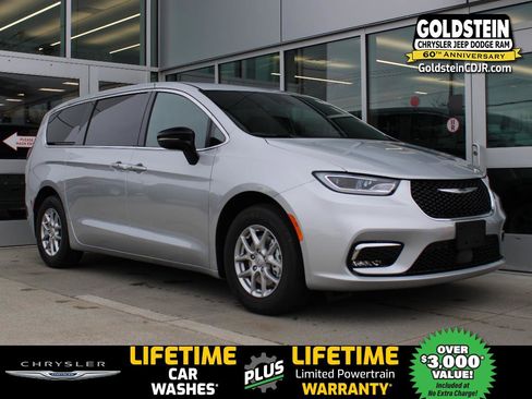 New 2026 Chrysler Pacifica Select image 1