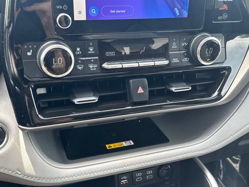 Used 2023 Toyota Highlander XLE AWD/4WD image 27
