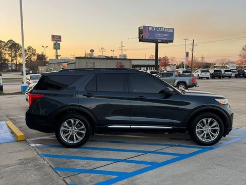 Used 2023 Ford Explorer XLT w/ Equipment Group 202A image 4