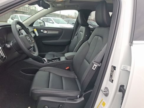 New 2025 Volvo XC40 B5 Plus w/ Protection Package Premier image 9