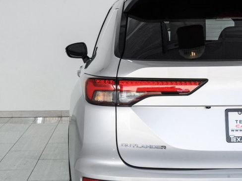 Used 2022 Mitsubishi Outlander SEL image 57