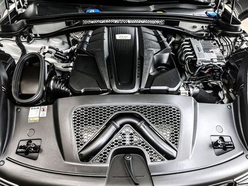 Used 2023 Porsche Macan GTS image 12