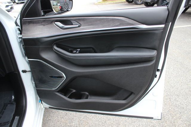 Used 2023 Jeep Grand Cherokee L Overland AWD/4WD image 38