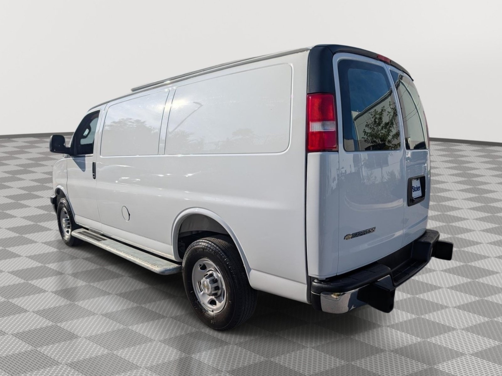 Used 2025 Chevrolet Express 2500 w/ Driver Convenience Package RWD image 3