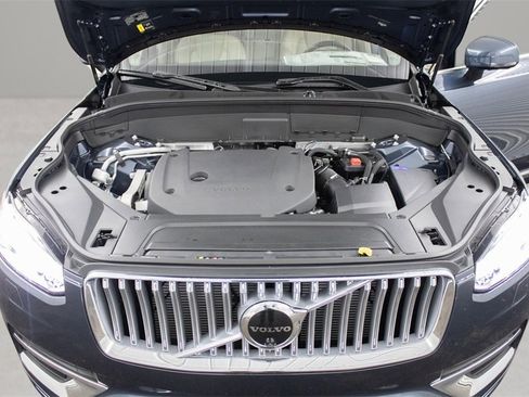 New 2025 Volvo XC90 B6 Plus w/ Protection Package Premier image 17