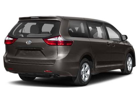 Used 2018 Toyota Sienna XLE Premium image 2