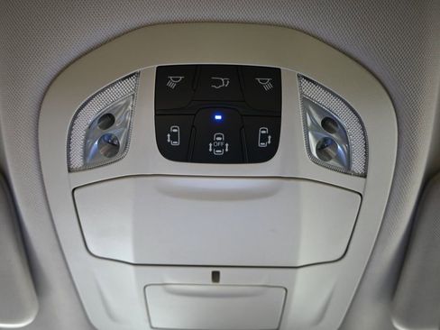 Used 2024 Chrysler Pacifica Touring-L AWD/4WD image 33