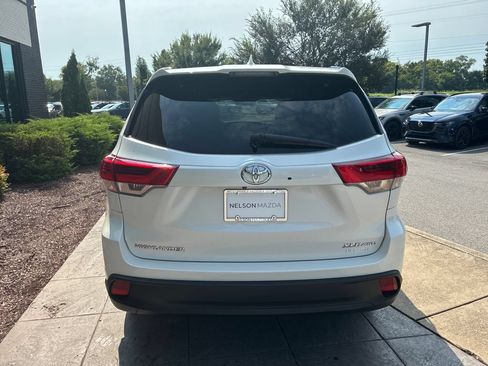 Used 2019 Toyota Highlander XLE AWD/4WD image 5