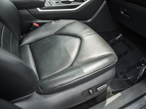 Used 2020 Toyota Highlander XLE AWD/4WD image 32