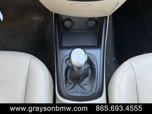 Used 2011 Hyundai Elantra GLS image 16