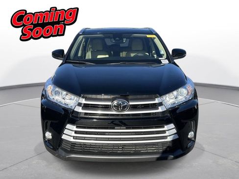 Used 2018 Toyota Highlander XLE image 3