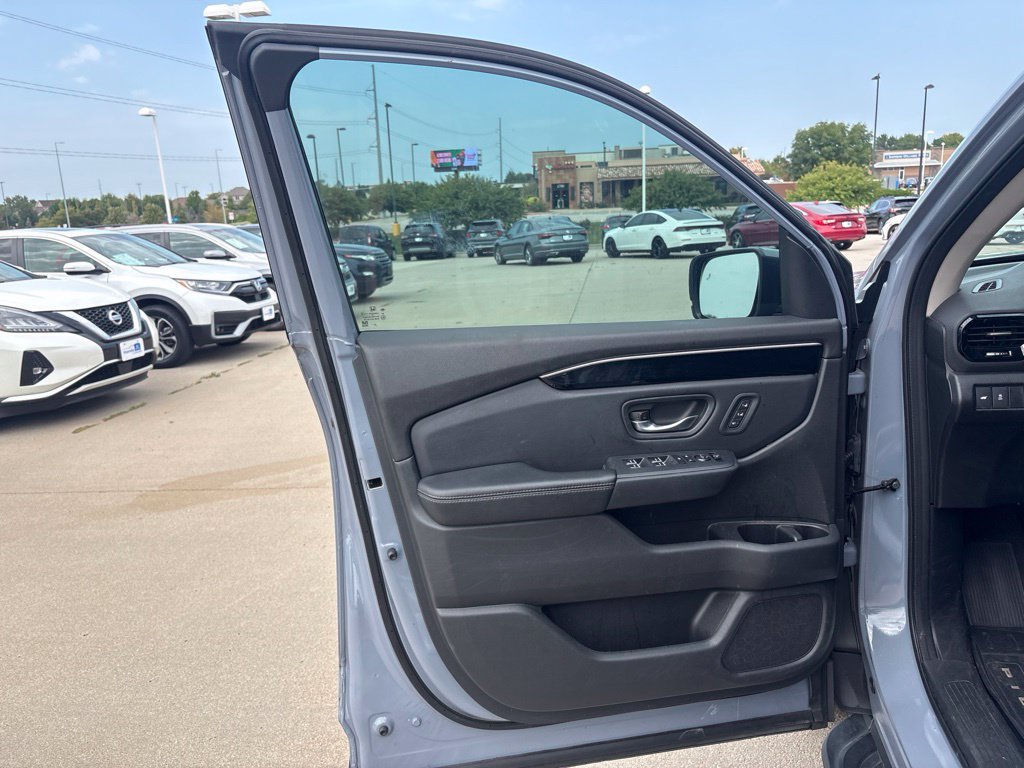 Certified 2024 Honda Pilot Touring image 9
