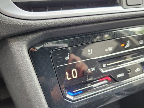 Certified 2025 Volkswagen Taos SEL AWD/4WD image 23