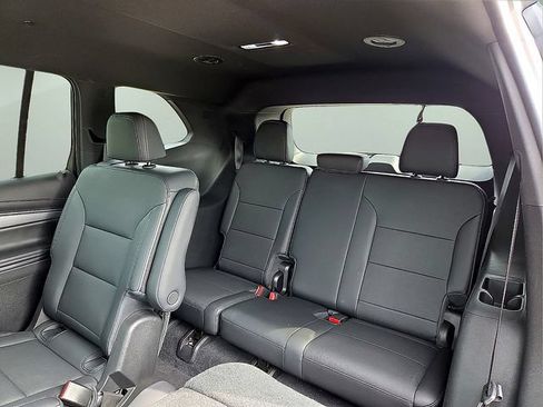 Used 2025 Buick Enclave Preferred FWD image 13