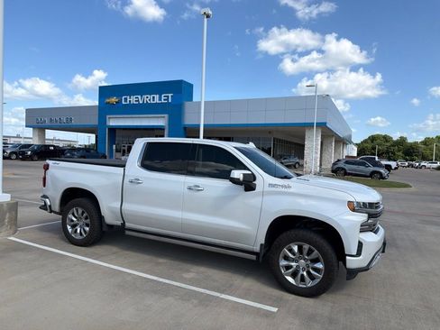 Used 2020 Chevrolet Silverado 1500 High Country w/ Technology Package AWD/4WD image 1