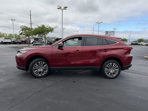 Certified 2024 Toyota Venza XLE AWD/4WD image 5