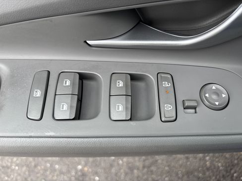 Used 2025 Hyundai Elantra SEL image 17