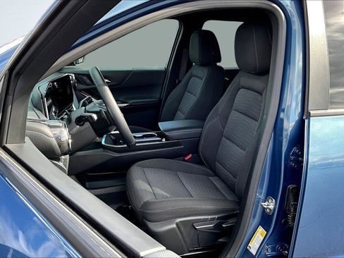 Used 2025 Chevrolet Equinox LT AWD/4WD image 25