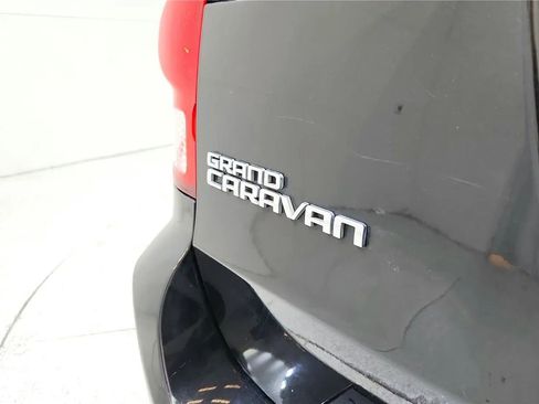 Used 2015 Dodge Grand Caravan SE image 17