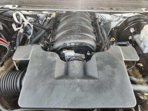 Used 2018 Chevrolet Tahoe LT w/ Luxury Package RWD image 33