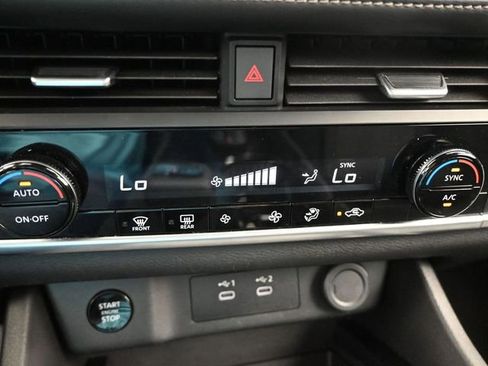 Used 2025 Nissan Rogue SV AWD/4WD image 20