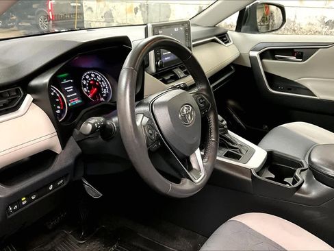 Used 2020 Toyota RAV4 XLE w/ Convenience Package image 17