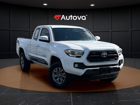 Used 2017 Toyota Tacoma SR5 w/ Tow Package AWD/4WD image 7