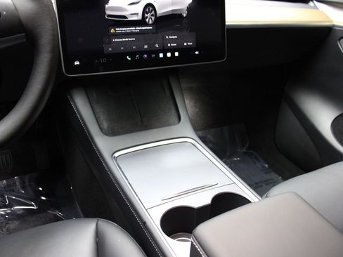 Used 2023 Tesla Model Y Long Range image 28