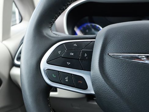 Certified 2023 Chrysler Voyager LX FWD image 12