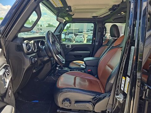 Used 2019 Jeep Wrangler Unlimited Sahara AWD/4WD image 6