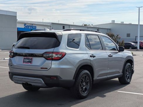 New 2025 Honda Pilot TrailSport image 2