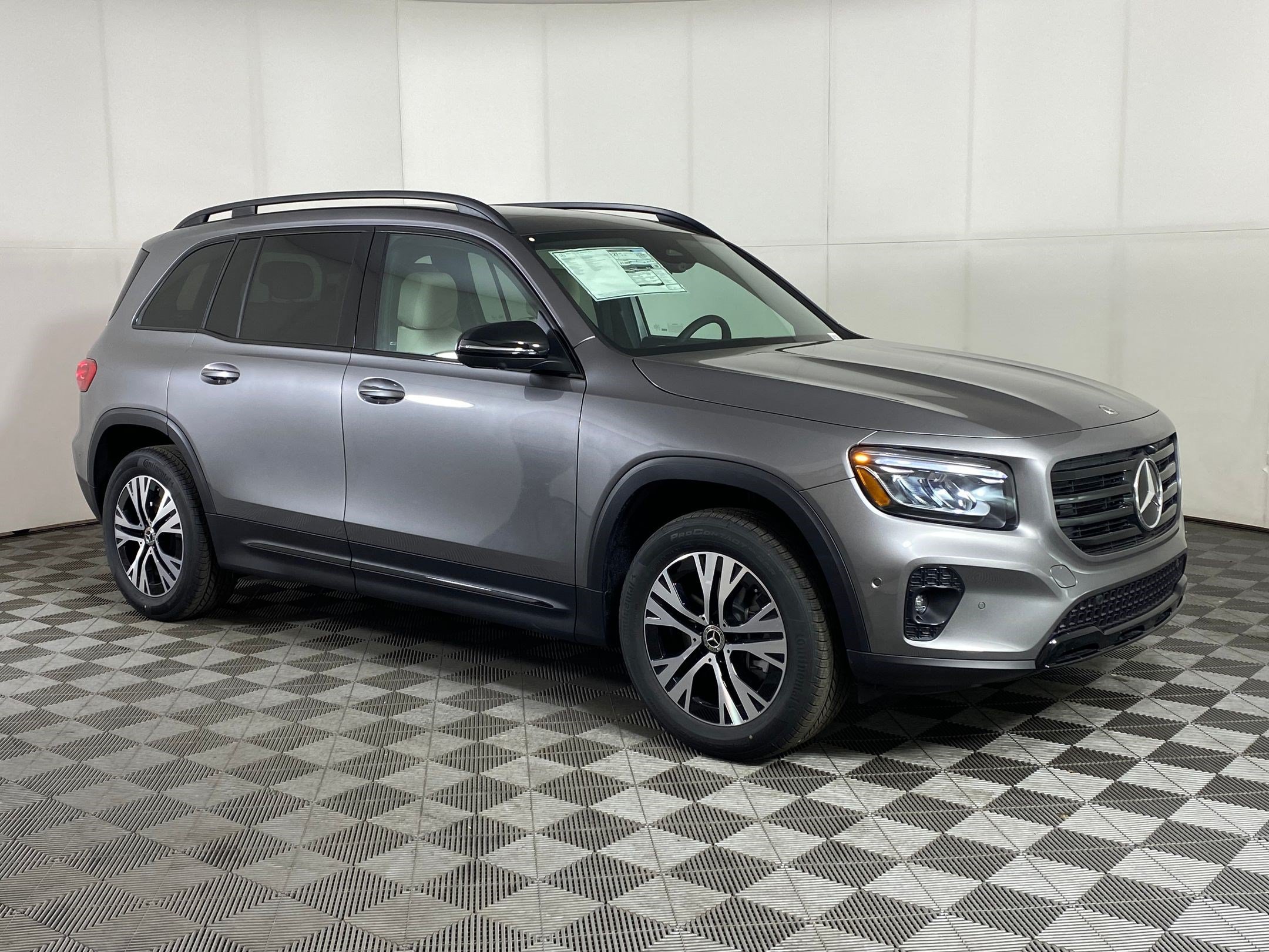 Used 2026 Mercedes-Benz GLB 250 4MATIC image 7