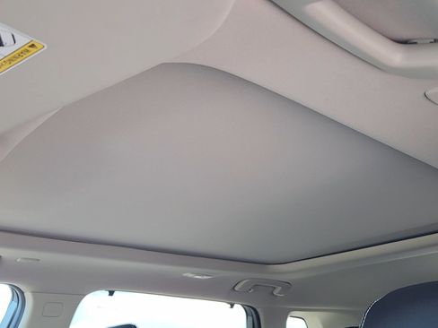 Used 2023 Nissan Rogue SL w/ SL Premium Package image 11