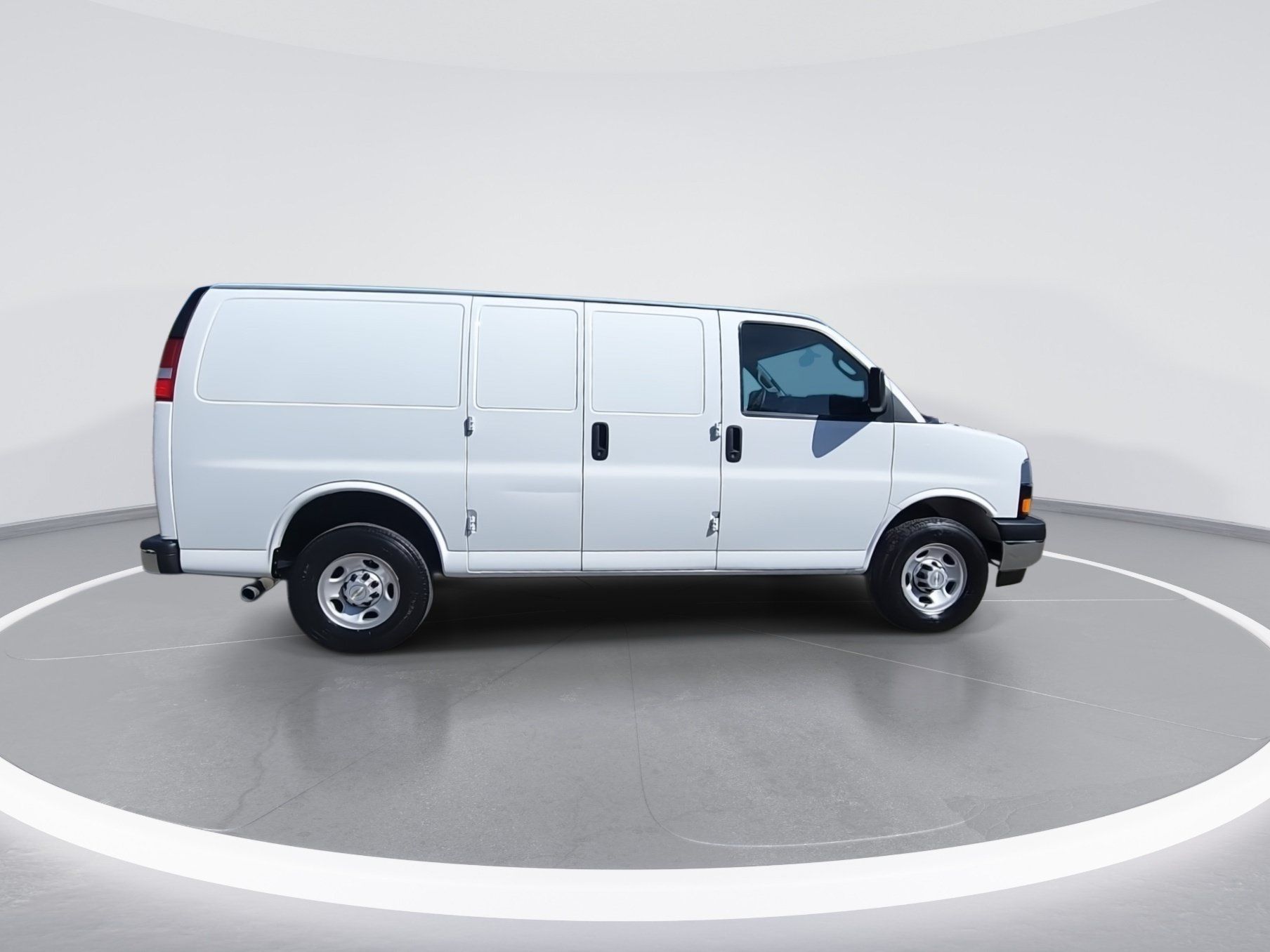 Used 2024 Chevrolet Express 2500 w/ Driver Convenience Package RWD image 9
