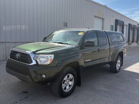 Used 2014 Toyota Tacoma 4x4 Access Cab V6 w/ SR5 Package image 4