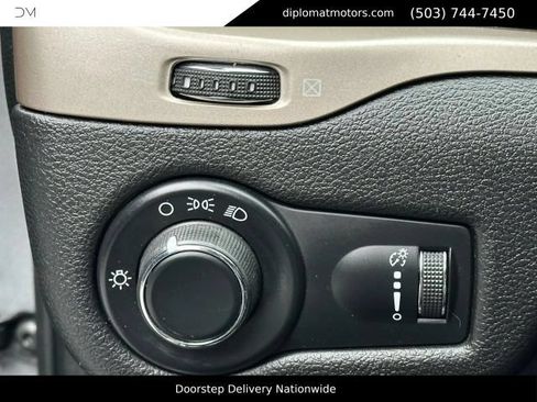 Used 2018 Jeep Cherokee Sport w/ Cold Weather Group AWD/4WD image 31