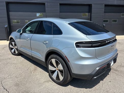 Used 2025 Porsche Macan 4 Electric AWD/4WD image 5