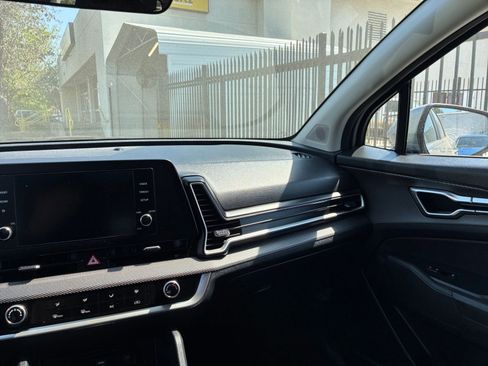 Used 2025 Kia Sportage LX image 34