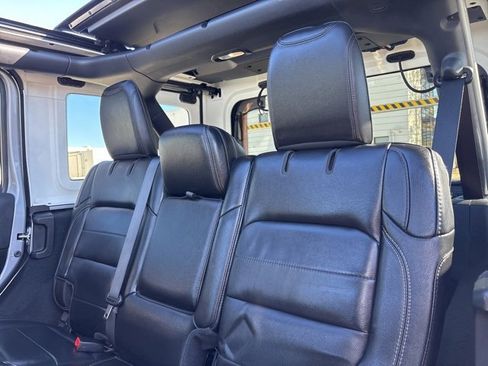 Used 2020 Jeep Wrangler Unlimited Sahara image 27
