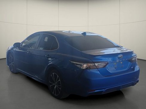 Used 2020 Toyota Camry SE w/ Carpet Mat Package FWD image 5