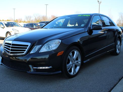Used 2013 Mercedes-Benz E 350 4MATIC Sedan image 3