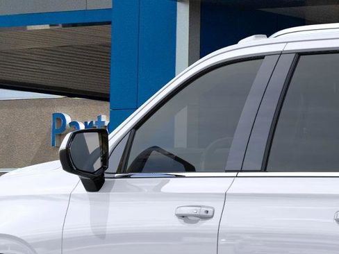 New 2026 Chevrolet Suburban LS image 38