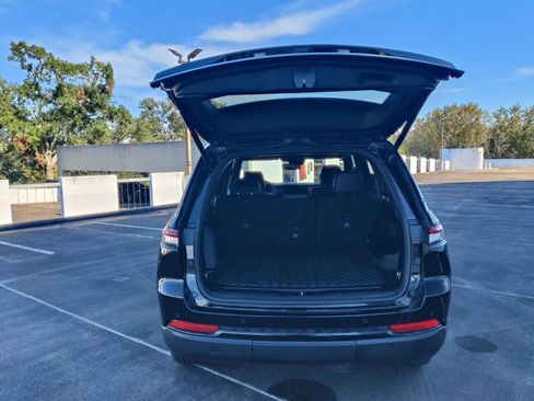 Used 2024 Jeep Grand Cherokee Altitude RWD image 50