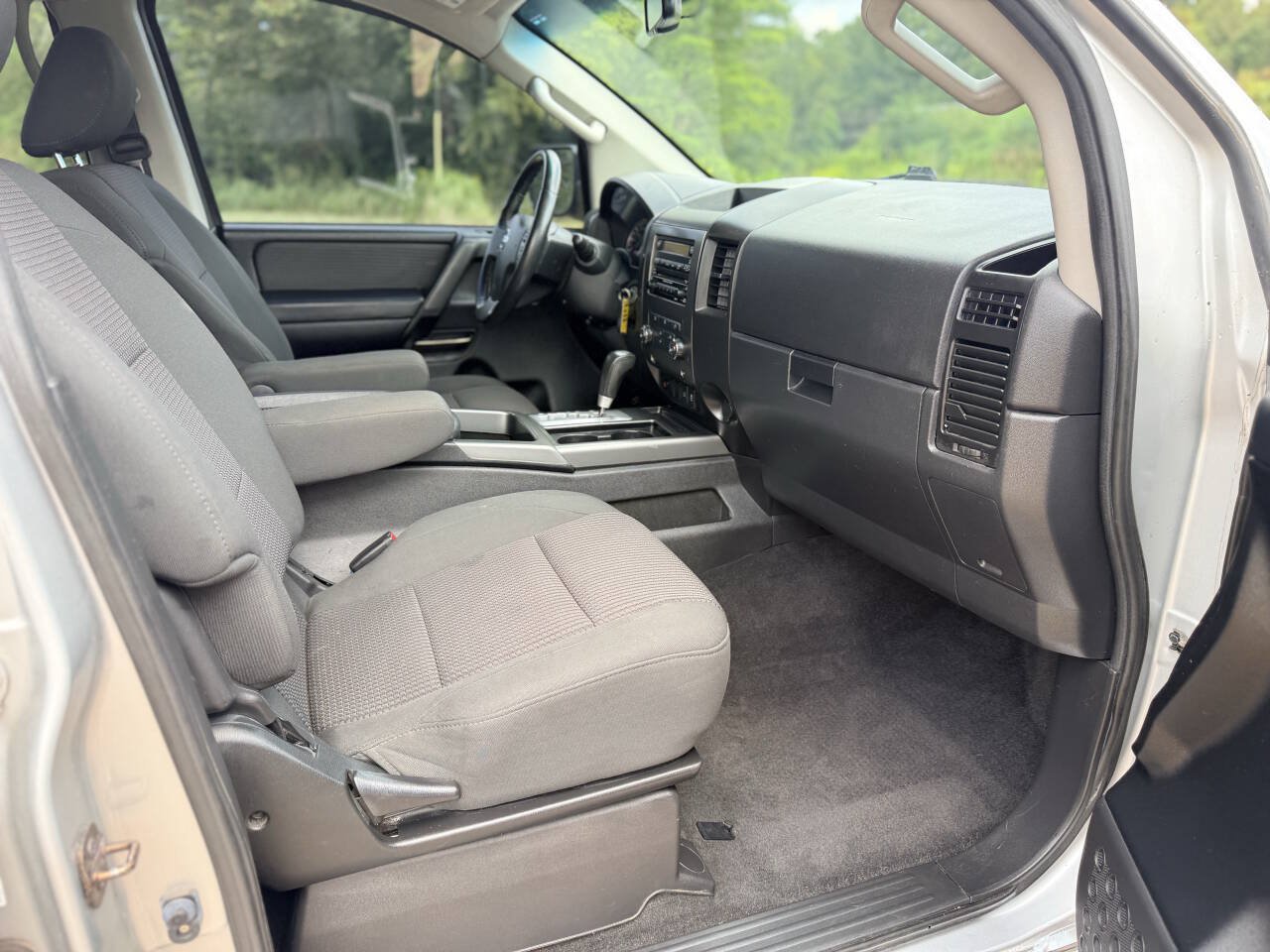 Used 2012 Nissan Titan SV w/ SV Value Truck Pkg RWD image 18